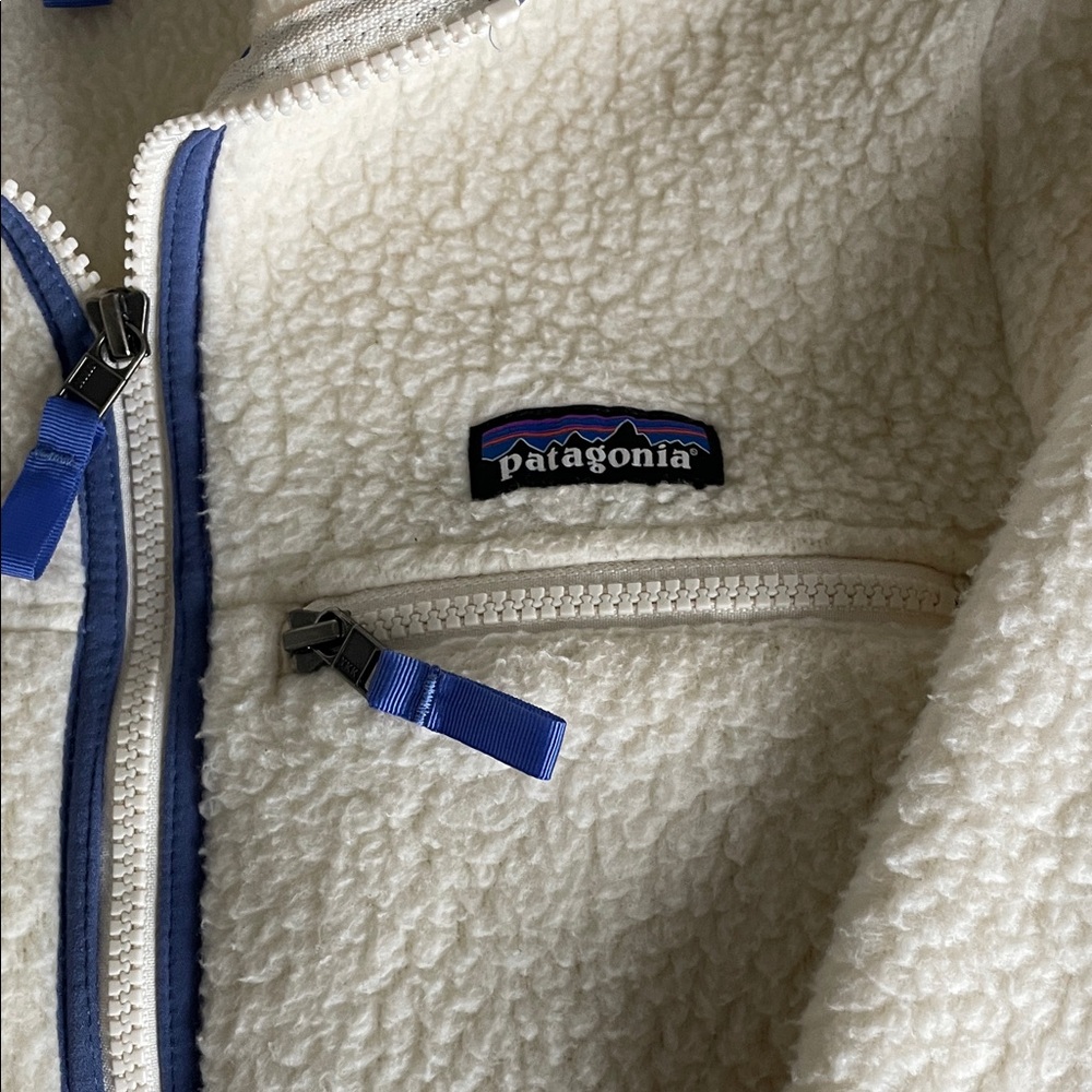 Patagonia Off-White Fleece with Blue Trim - Picture 3 of 4
